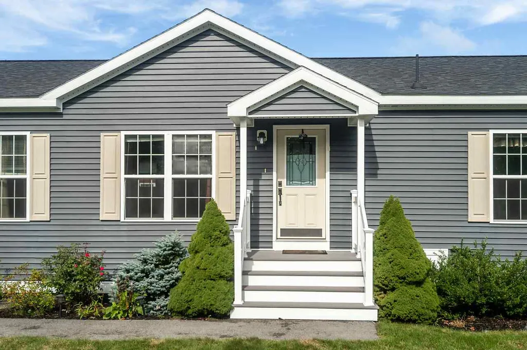 14 Goldenrod Way North Hampton NH 03862