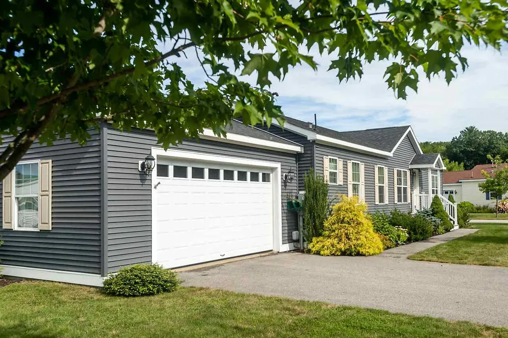 14 Goldenrod Way North Hampton NH 03862