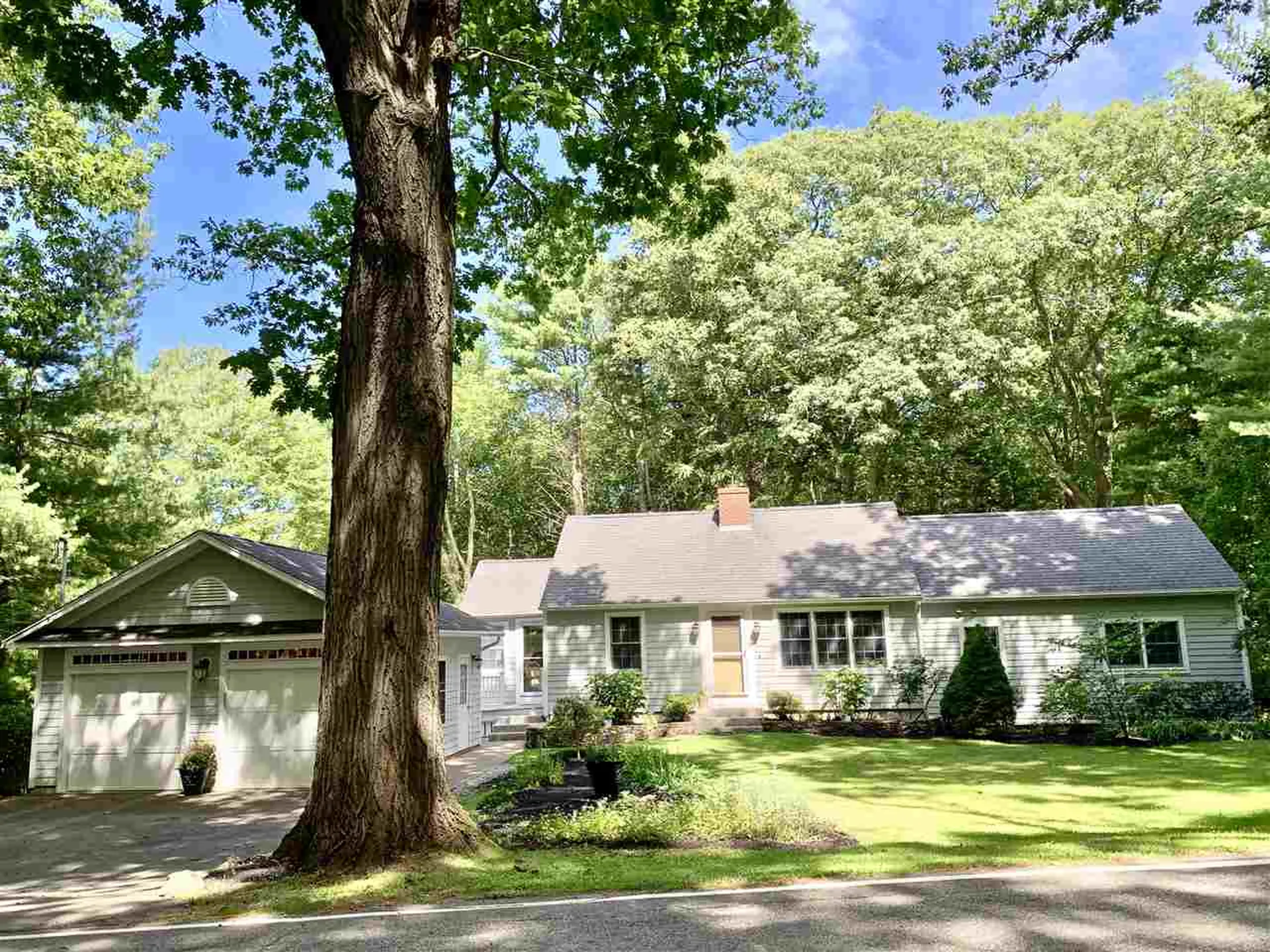 19 Chapel Road North Hampton NH 03862