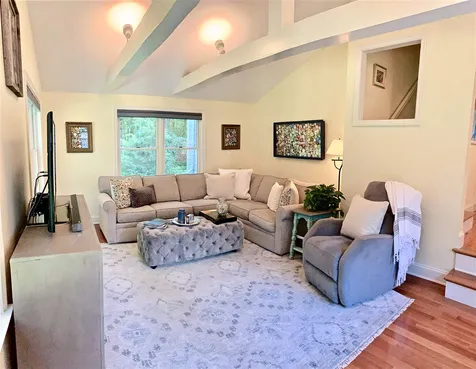 19 Chapel Road North Hampton NH 03862