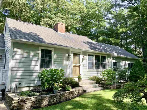 19 Chapel Road North Hampton NH 03862