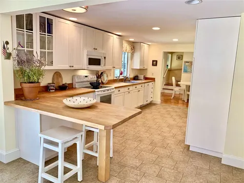 19 Chapel Road North Hampton NH 03862