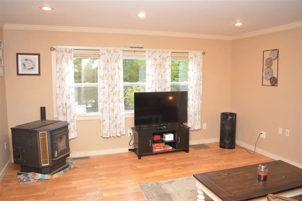 35 Barton Road Piermont NH 03779