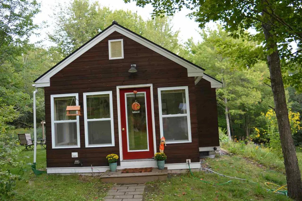 35 Barton Road Piermont NH 03779