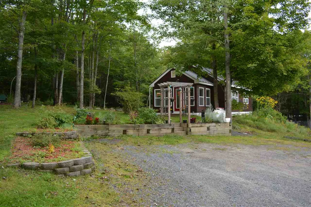 35 Barton Road Piermont NH 03779