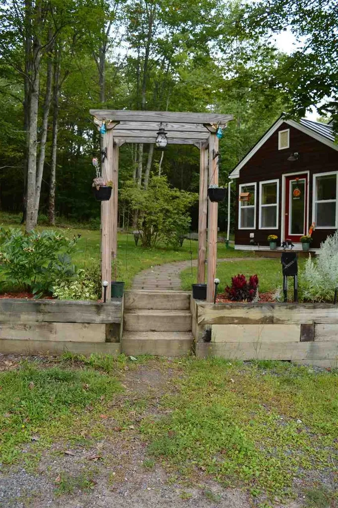 35 Barton Road Piermont NH 03779