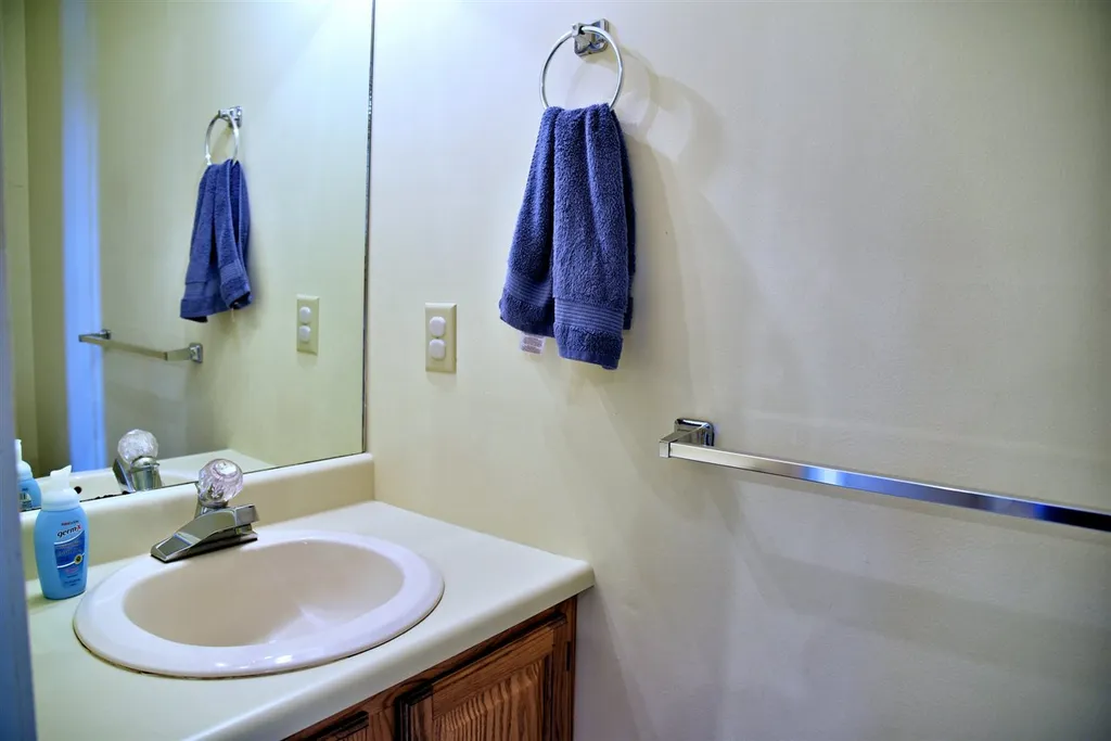 28 Circle Drive Ashland NH 03217