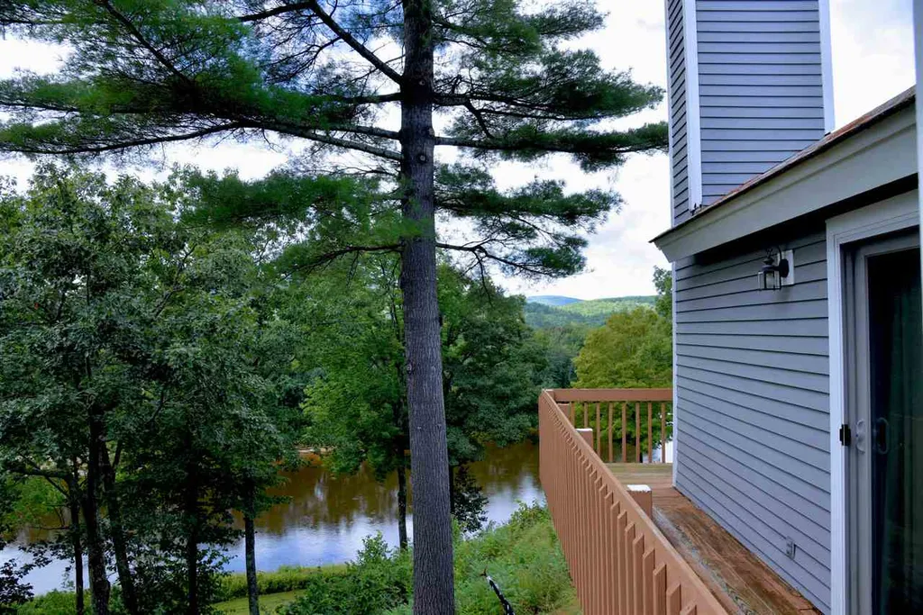 28 Circle Drive Ashland NH 03217