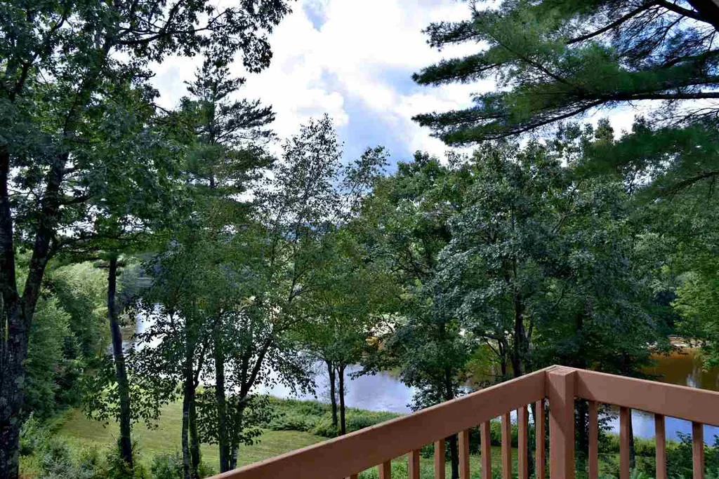 28 Circle Drive Ashland NH 03217