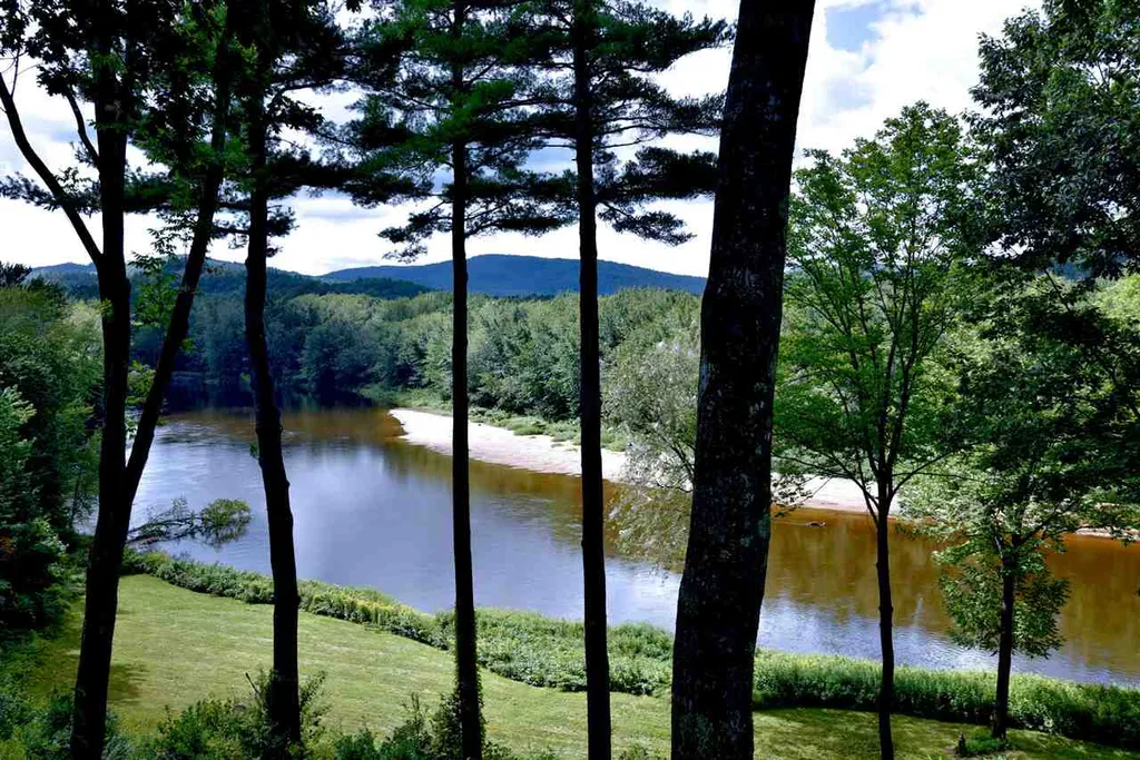 28 Circle Drive Ashland NH 03217