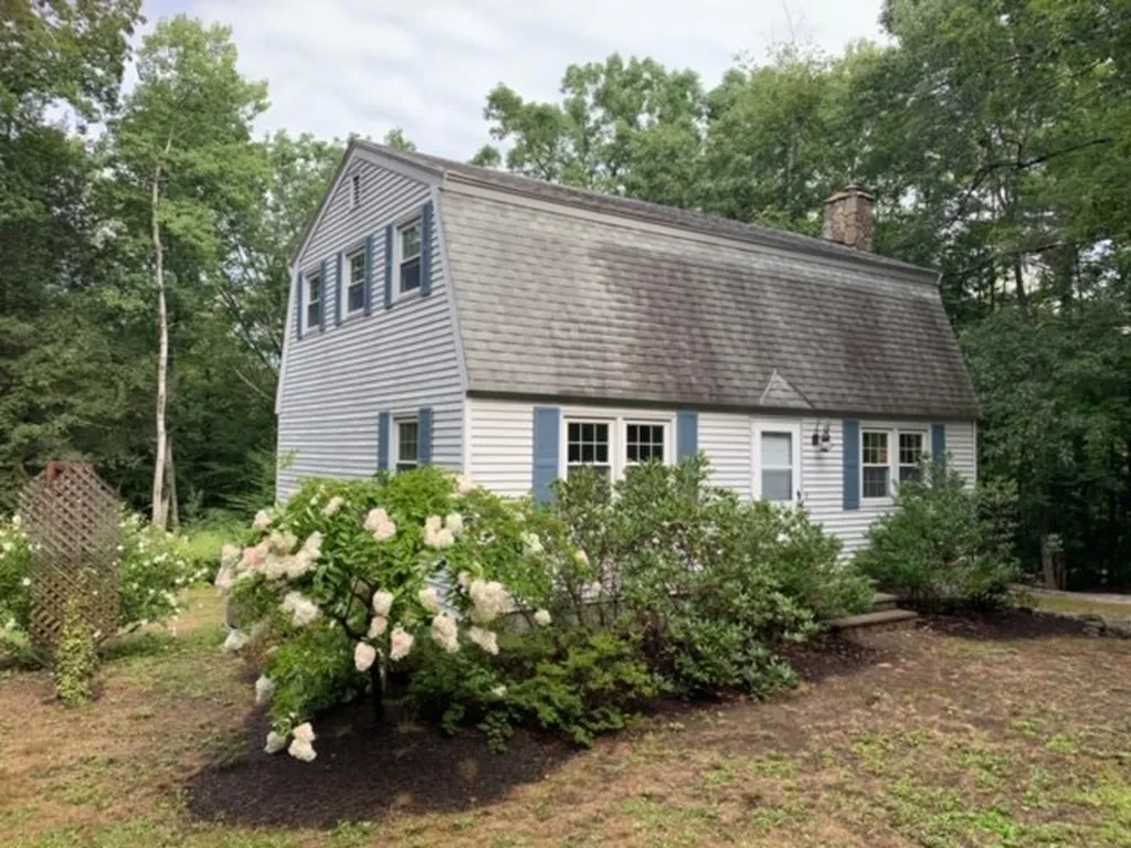 37 Lakeview Way Auburn NH 03032