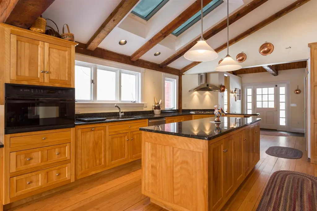 305 Middle Road Brentwood NH 03833