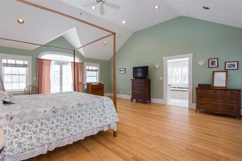 305 Middle Road Brentwood NH 03833