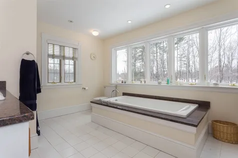 305 Middle Road Brentwood NH 03833