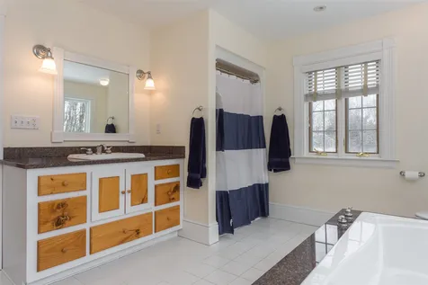 305 Middle Road Brentwood NH 03833