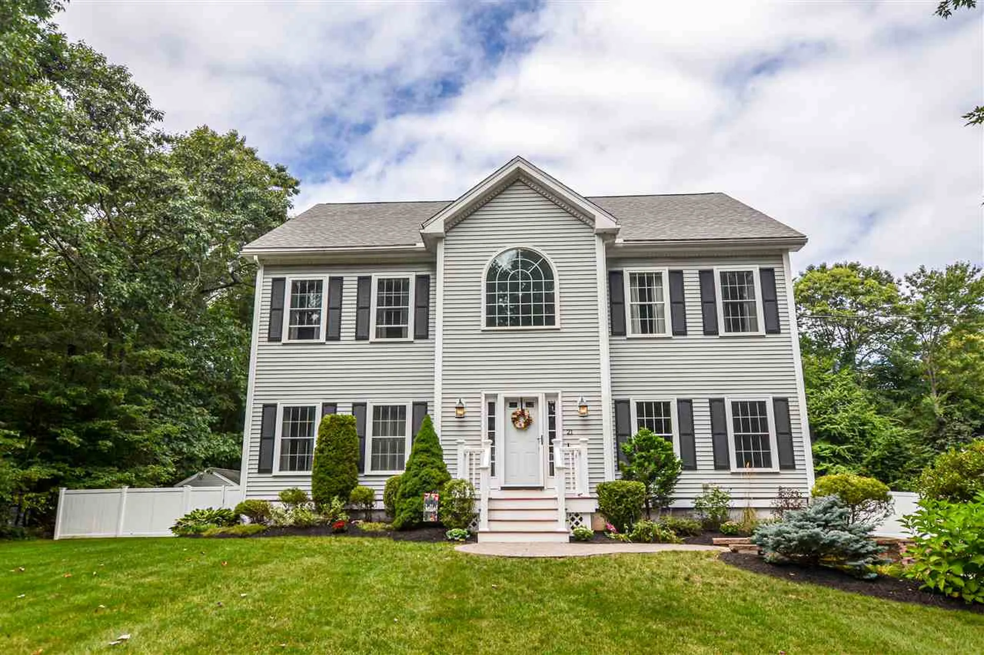 21 Quaker Street Newton NH 03858