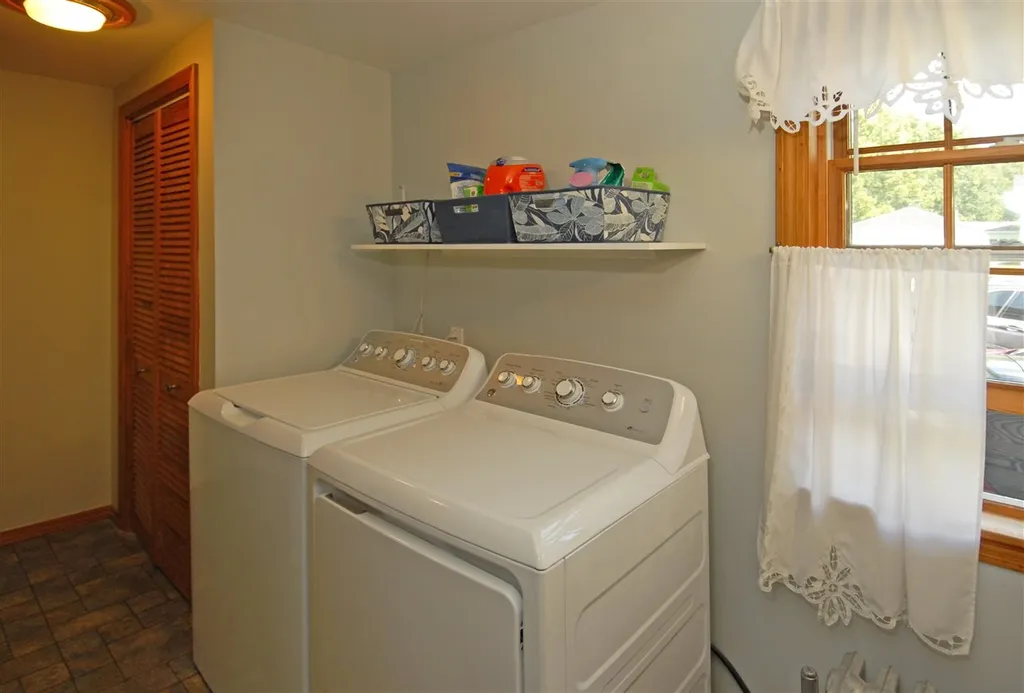 19 Jones Avenue Kittery ME 03904