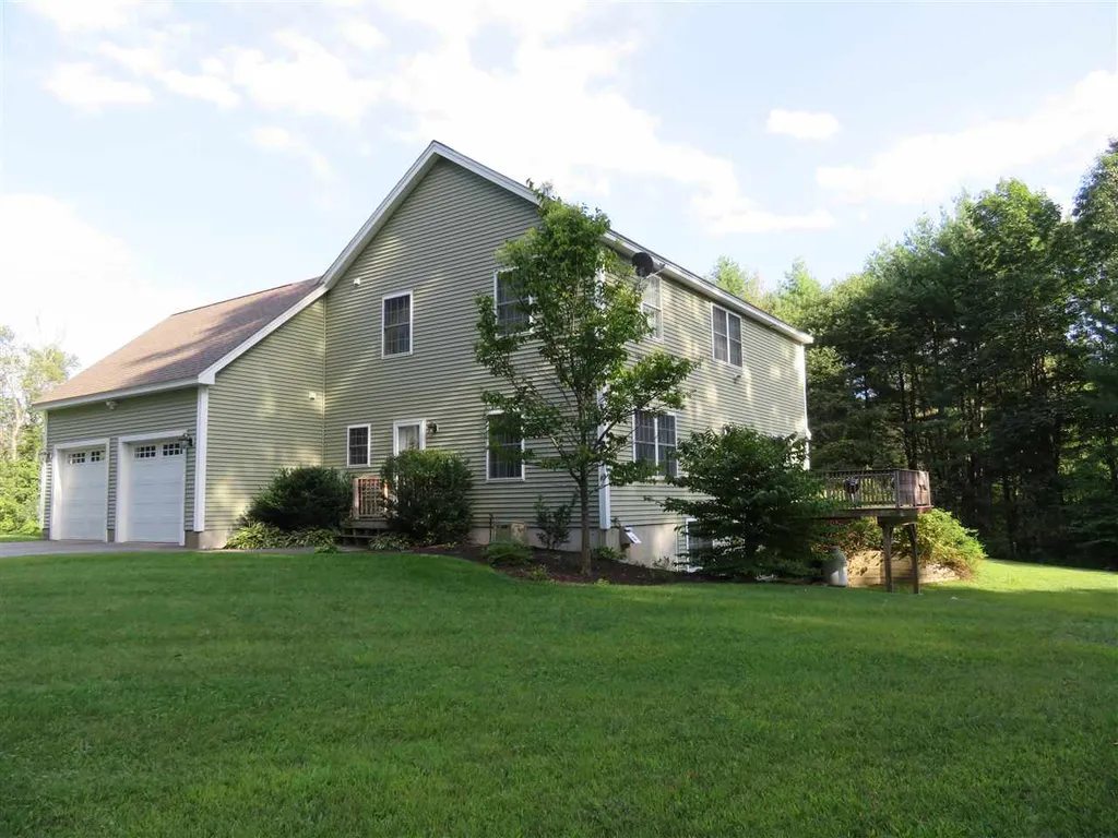13 Giles Road East Kingston NH 03827