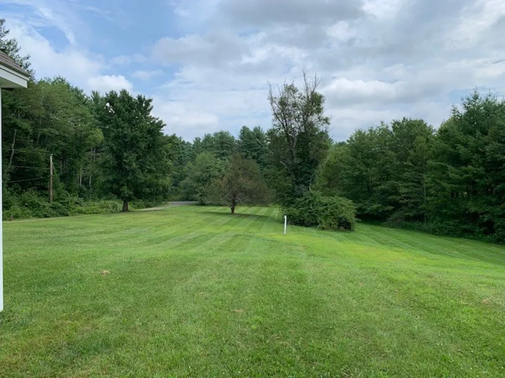 13 Giles Road East Kingston NH 03827