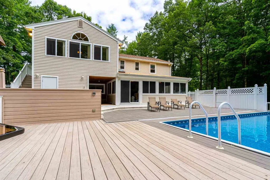 49 North Road Sandown NH 03873