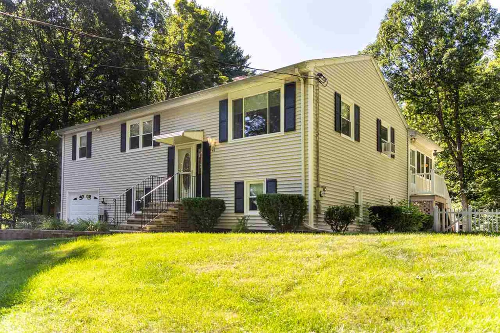 49 North Road Sandown NH 03873