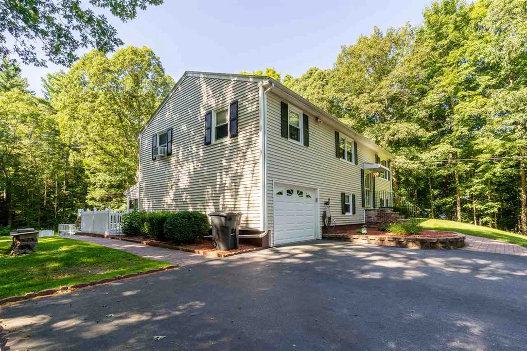 49 North Road Sandown NH 03873