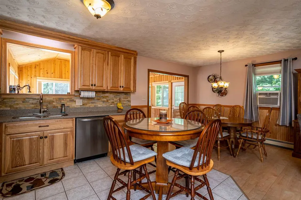 49 North Road Sandown NH 03873