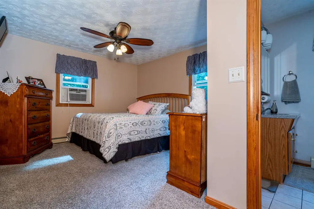49 North Road Sandown NH 03873