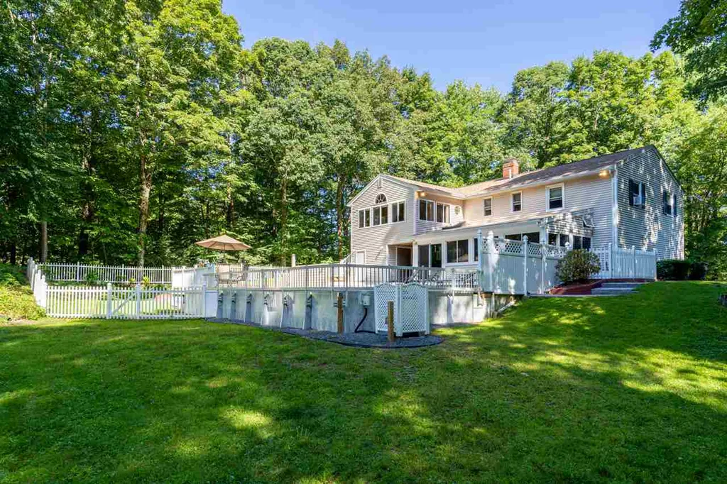 49 North Road Sandown NH 03873