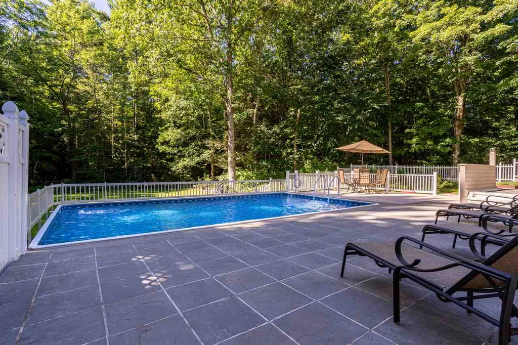 49 North Road Sandown NH 03873