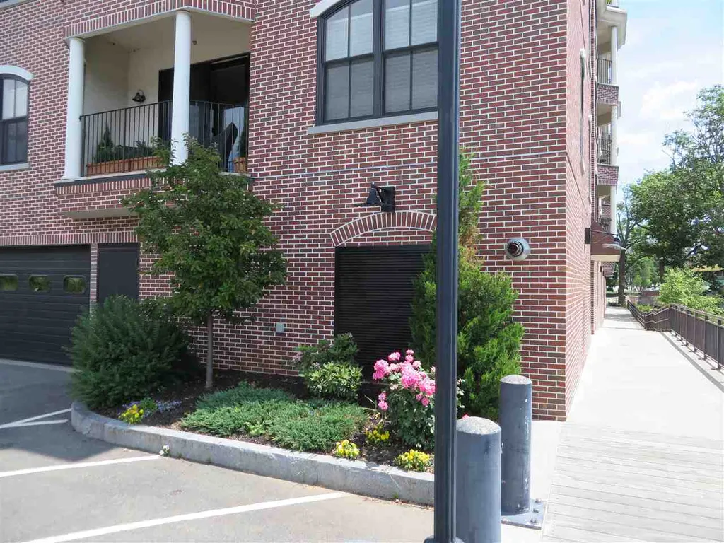 52 Main Street Nashua NH 03064