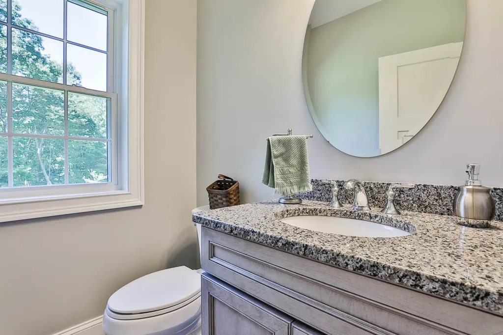 2 Floral Street Windham NH 03087
