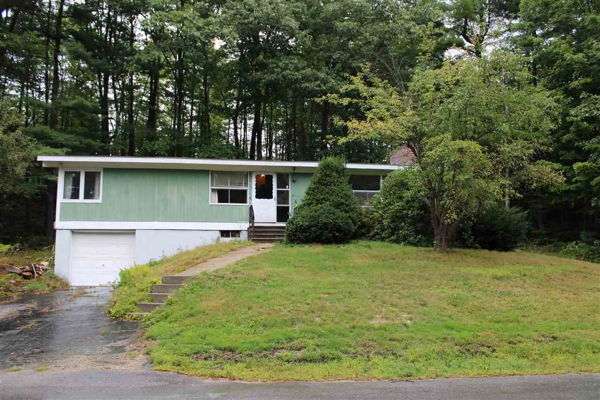 4 Windsor Terrace Hillsborough NH 03244