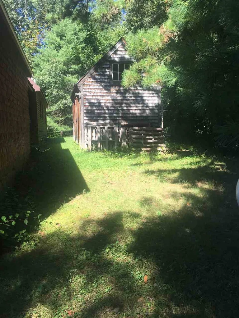 6 Old Mill Pond Road Henniker NH 03242