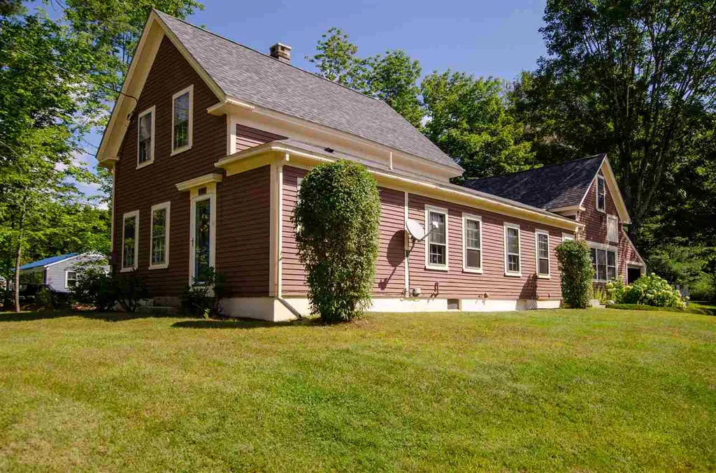 8 Mount Vernon Street Farmington NH 03835