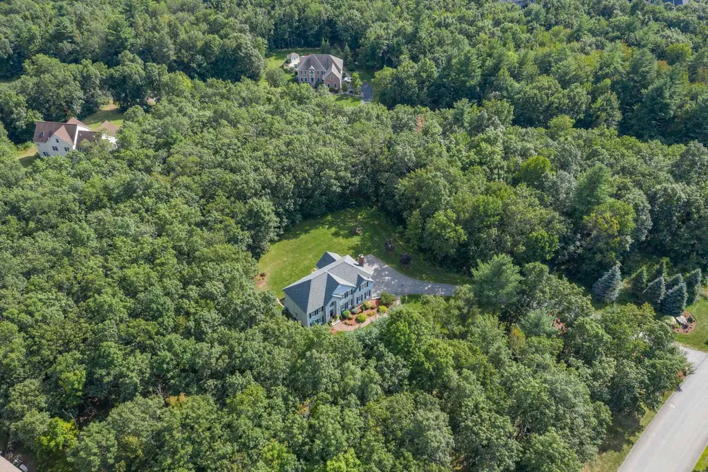 9 Sherwood Road Windham NH 03087