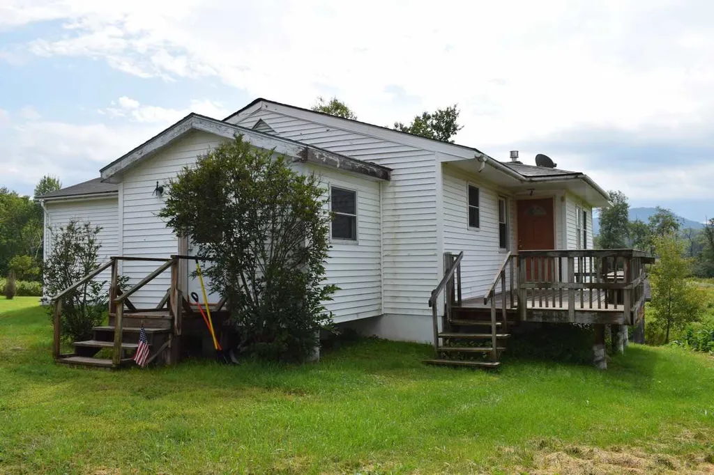42 Bridge Street Lancaster NH 03584