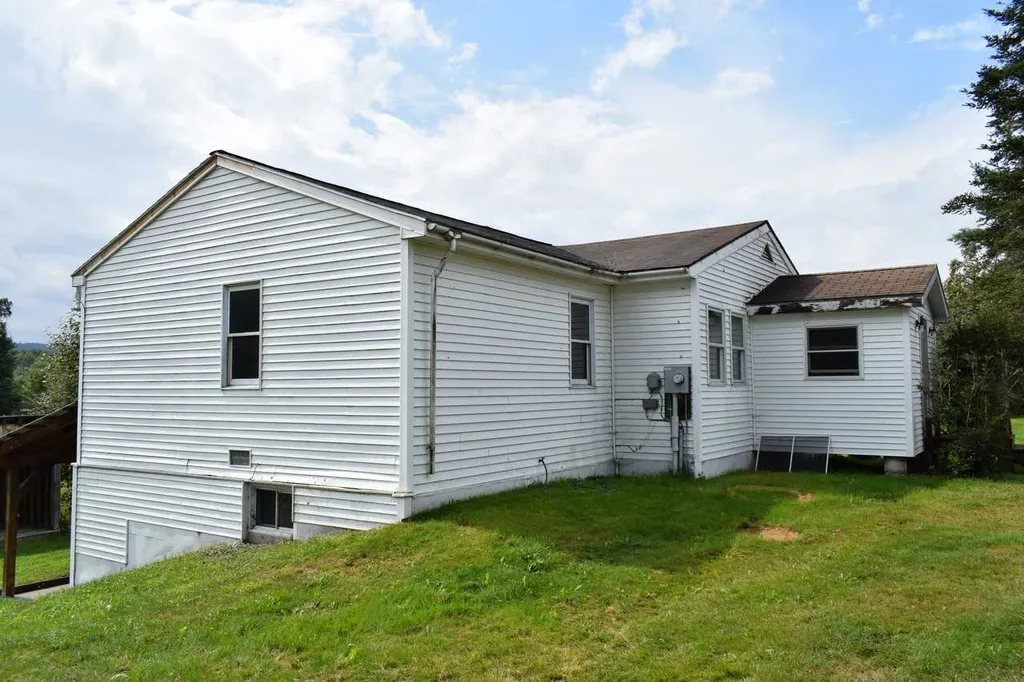 42 Bridge Street Lancaster NH 03584