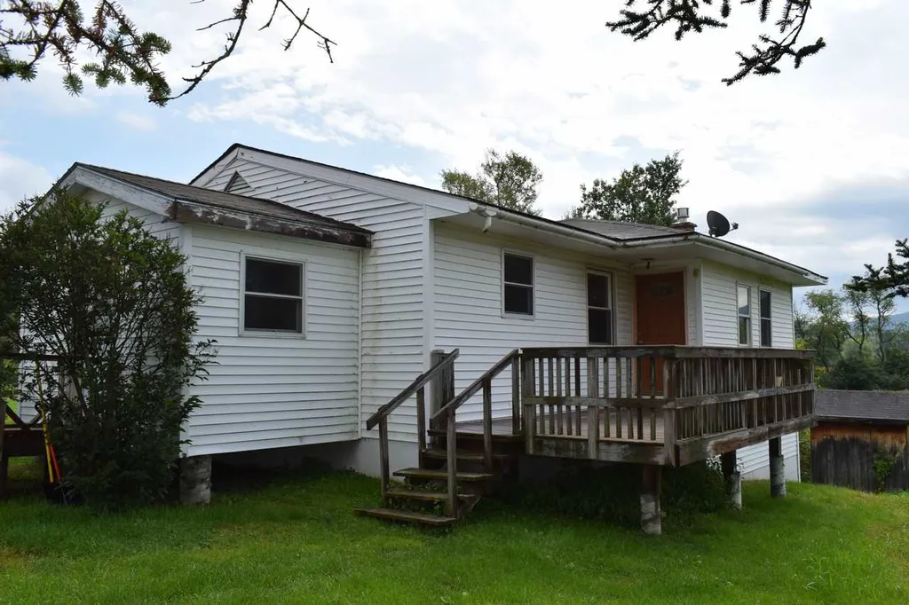 42 Bridge Street Lancaster NH 03584