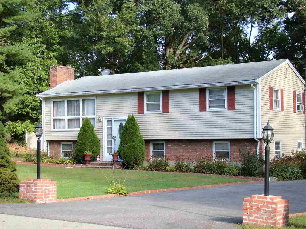 2 Ridgecrest Drive Hudson NH 03051