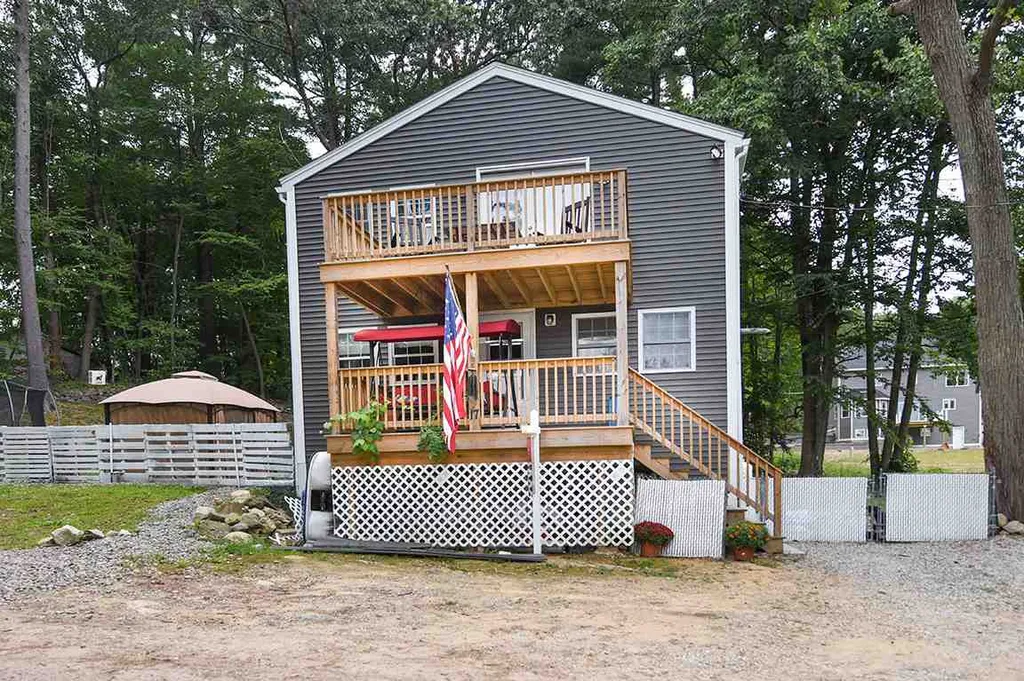 17 Grandview Terrace Sandown NH 03873