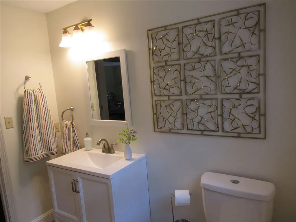 23 Jennifer Lane Raymond NH 03077