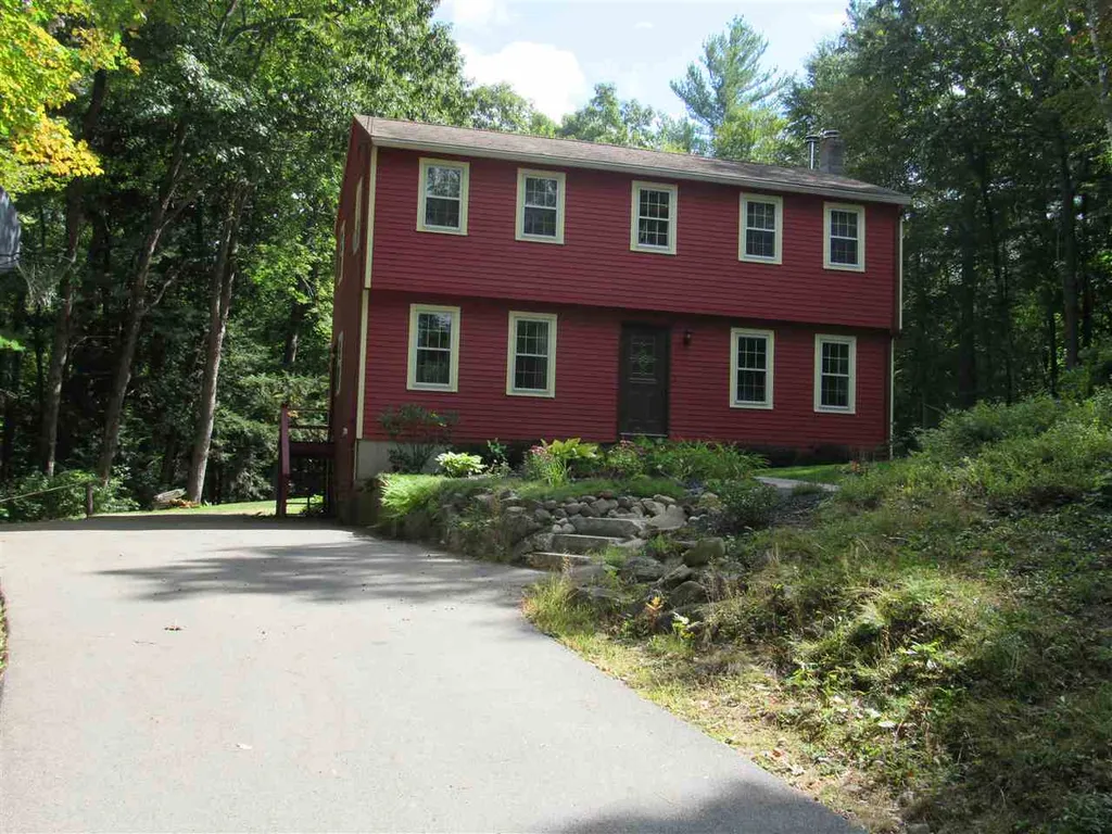 23 Jennifer Lane Raymond NH 03077