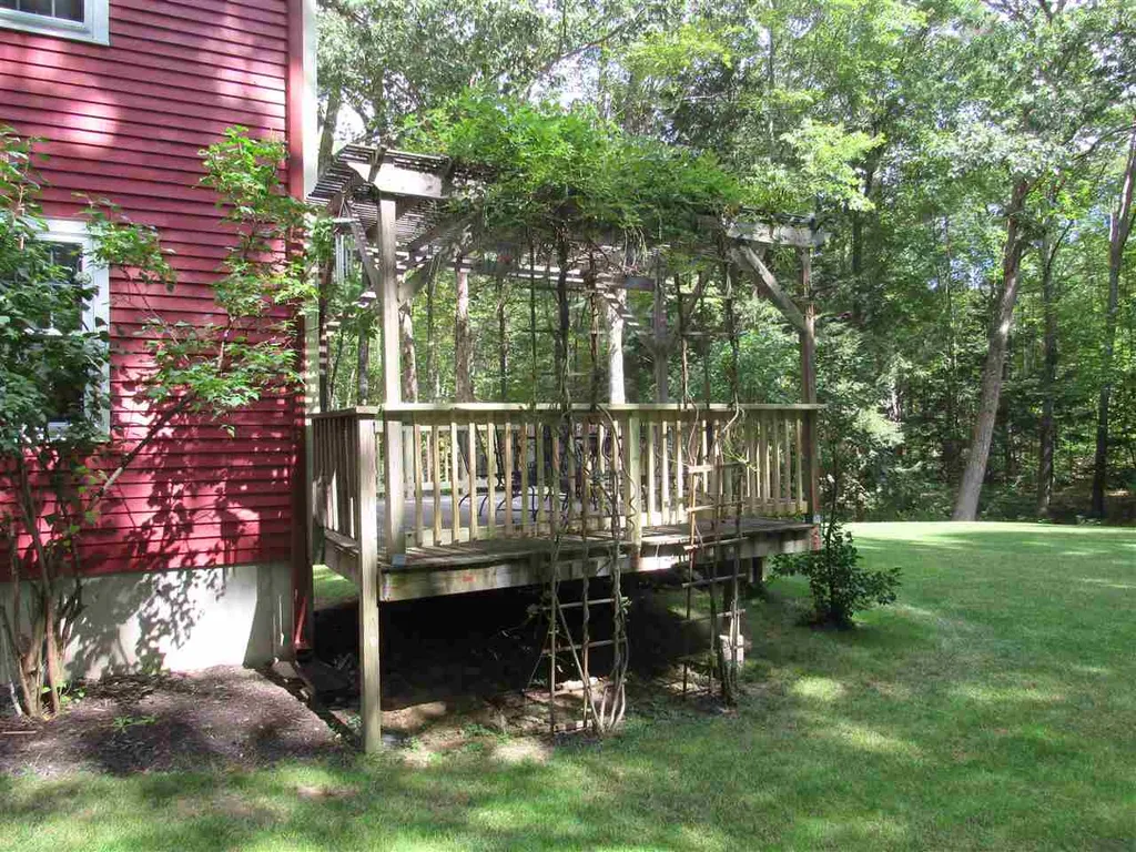 23 Jennifer Lane Raymond NH 03077