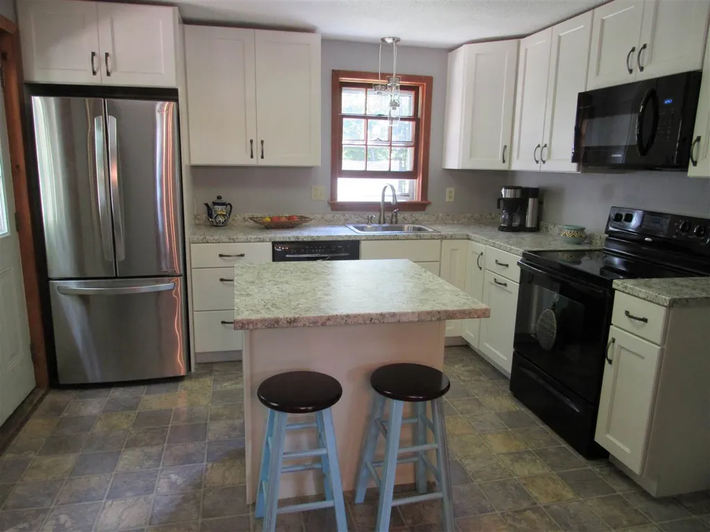 23 Jennifer Lane Raymond NH 03077