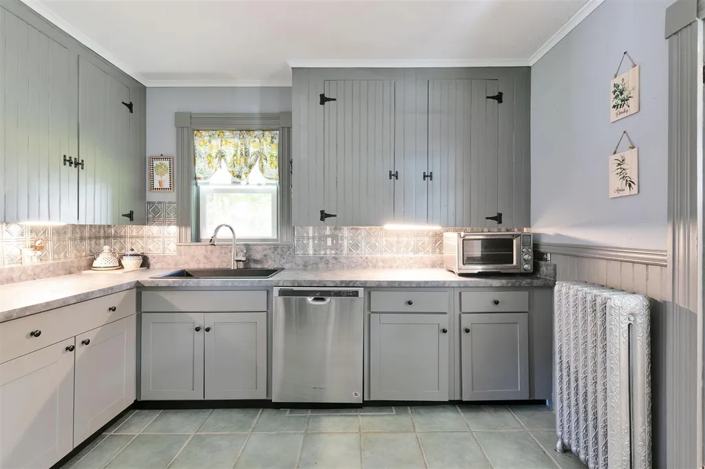 16 Cofran Avenue Northfield NH 03276