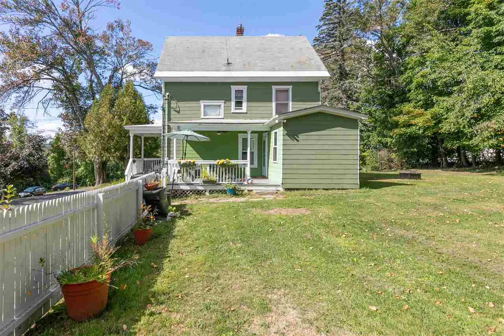 16 Cofran Avenue Northfield NH 03276