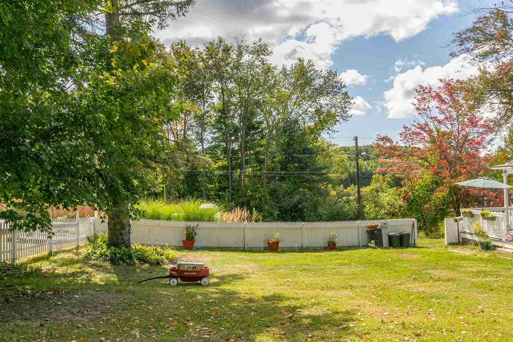 16 Cofran Avenue Northfield NH 03276