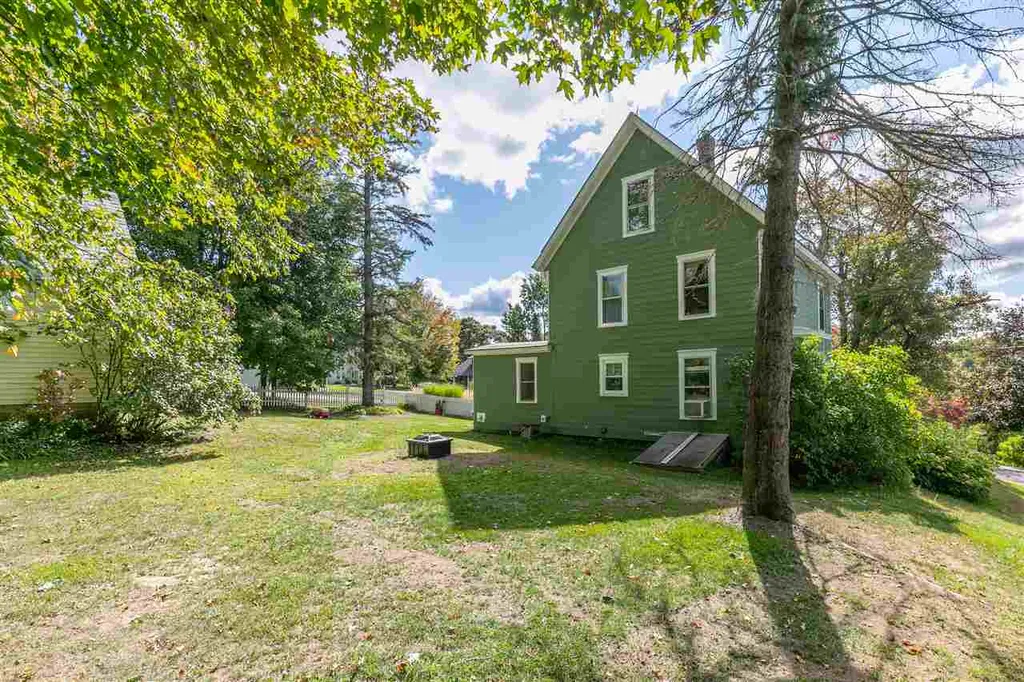 16 Cofran Avenue Northfield NH 03276