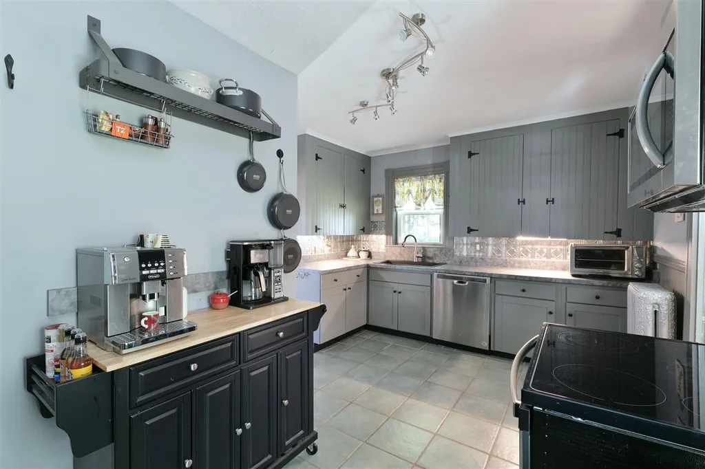 16 Cofran Avenue Northfield NH 03276